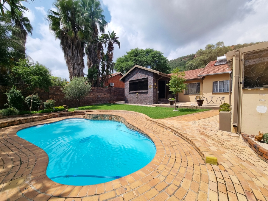 4 Bedroom Property for Sale in Safari Gardens North West